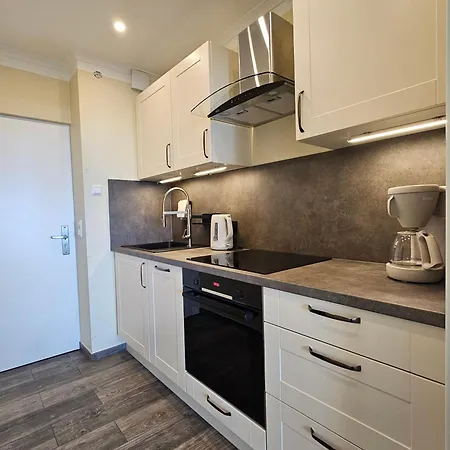 Ferienwohnung-meeranker-2025-komplett-modernisiert-balkon-80m-zum-suedstrand * Burgtiefe auf Fehmarn