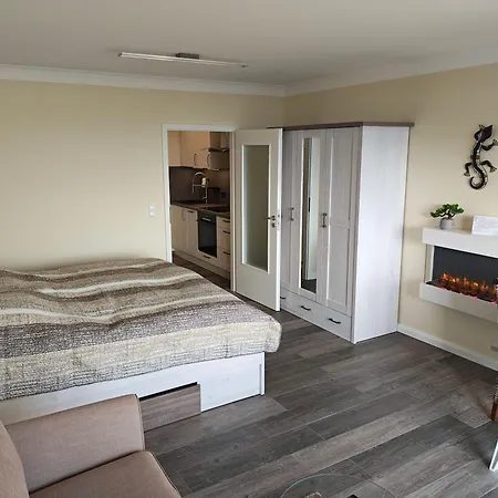 Ferienwohnung-meeranker-2025-komplett-modernisiert-balkon-80m-zum-suedstrand Burgtiefe auf Fehmarn