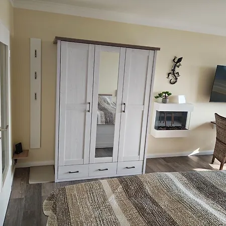 Ferienwohnung-meeranker-2025-komplett-modernisiert-balkon-80m-zum-suedstrand *